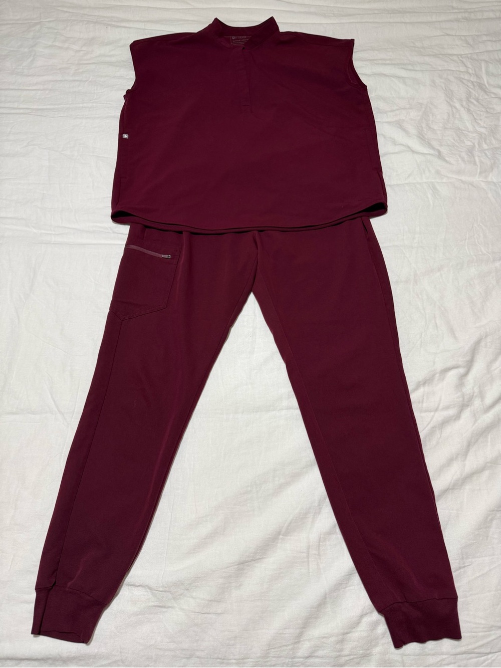 Figs Set, Zamora Jogger Scrub Bottoms LT & Rafaela Oversized Scrub Top L